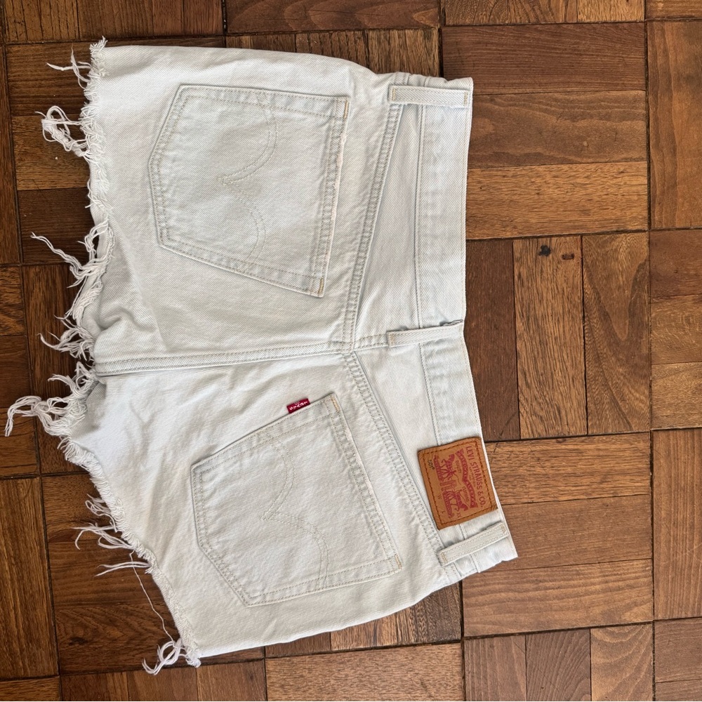 Vintage Levi's Women's Light Wash Denim Shorts